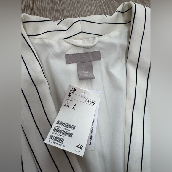 H&M Women's Pinstriped Tailored Relaxed Blazer - Picture 3 of 5